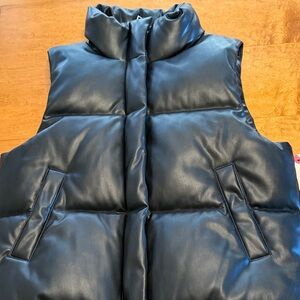Levi’s Strauss NWT Woman’s Black Puff Vest in Black SZ LRG
